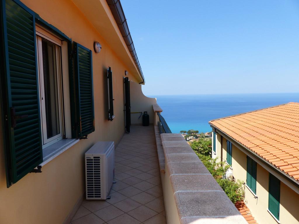 Chic Apartment In Parghelia Italy Exterior photo
