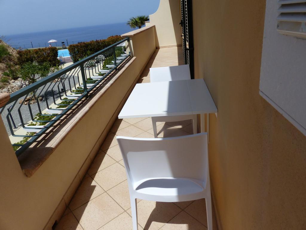 Chic Apartment In Parghelia Italy Exterior photo