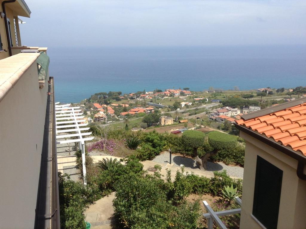 Chic Apartment In Parghelia Italy Exterior photo